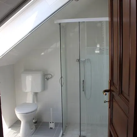 Vadaszhaz Vendeghaz Mernye